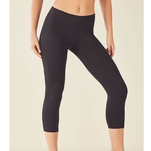 Fabletics Solar Solid Capri Leggings